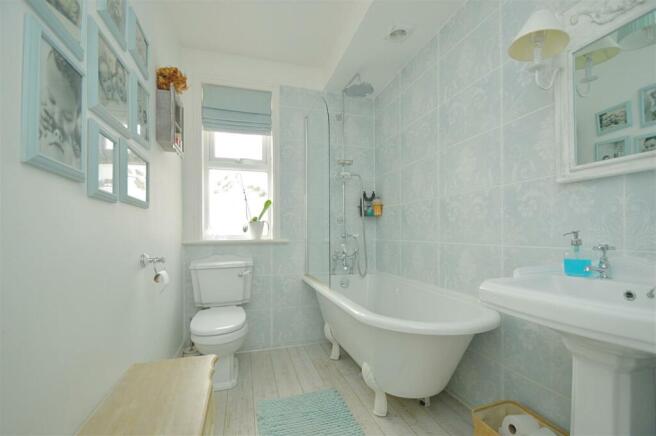 Bathroom.jpg