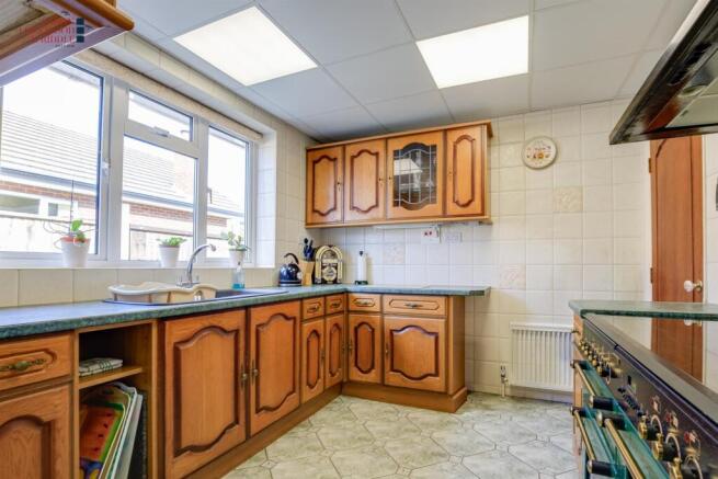 4 bed Detached Bungalow for sale Image 6