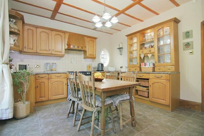 4 bed Detached for sale Image 10