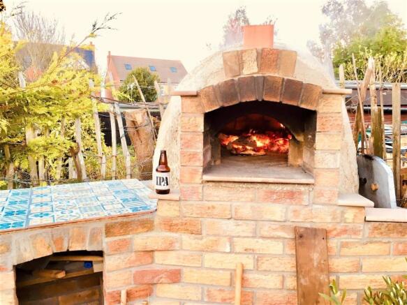 PIZZA OVEN.jpg