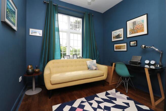 Family Room pic 2.JPG