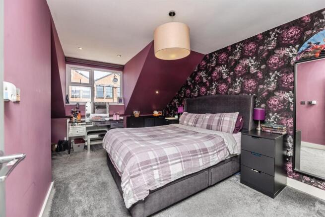 4 bed Town House for sale Image 8