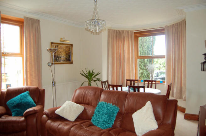 Lounge/Dining Room