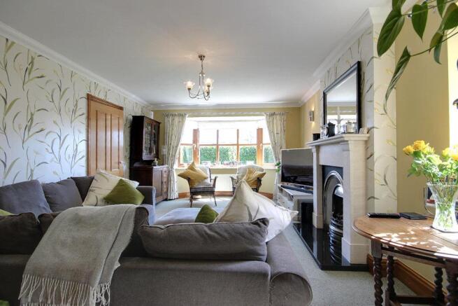 5 bed Detached for sale Image 12
