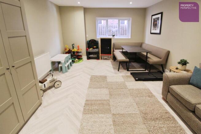 5 bed Detached for sale Image 7