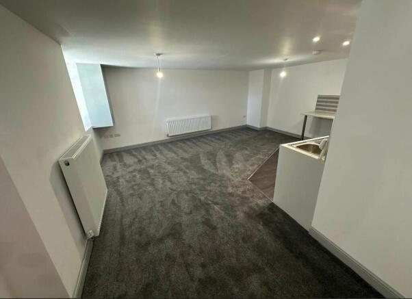 2 bed Apartment to rent Image 5