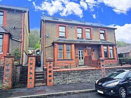 Gwynfa, Crawshay Street, Ynys-y-bwl, Pontypridd CF37 3EG