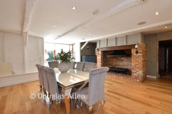 Lounge/Dining Room