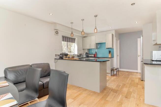4 bed House for sale Image 5