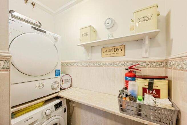 3 bed Semi-Detached for sale Image 9