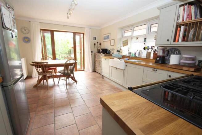 KITCHEN / DINING ROOM
