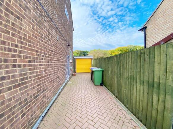 Garage & Driveway.jpg