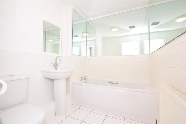 3 bed Town House to rent Image 8