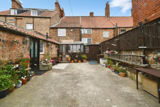 4 bed Terraced for sale Image 2