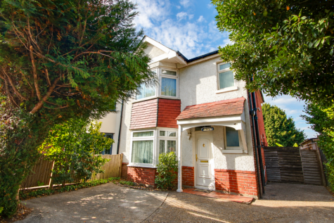 Bitterne! No Forward Chain! Parking! Potential To Improve! Private Rear Garden!