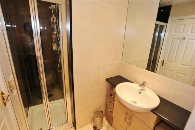 EN SUITE SHOWER ROOM