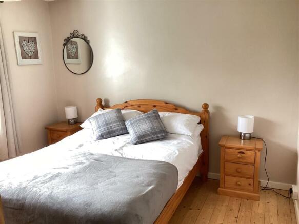 Bed 1.jpg