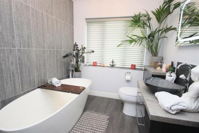 bathroom (1).JPG