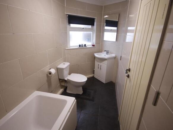 GROUND FLOOR BATHROOM