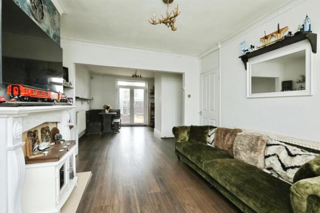 3 bed Semi-Detached for sale Image 4