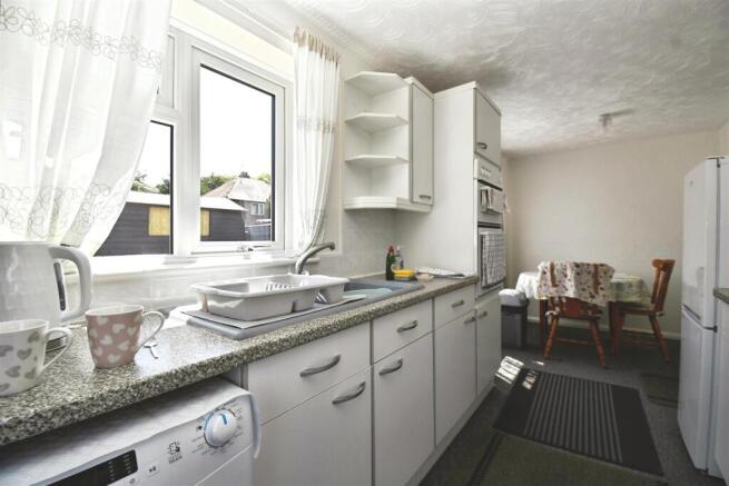 3 bed Semi-Detached for sale Image 8