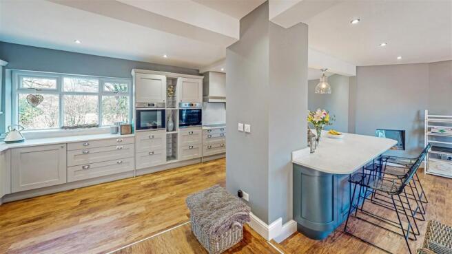 Station-House-turn-your-phone-on-its-side-Kitchen(