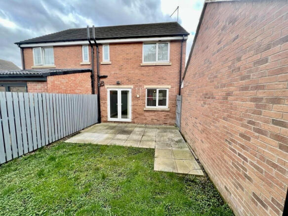 3 bed Semi-Detached to rent Image 10