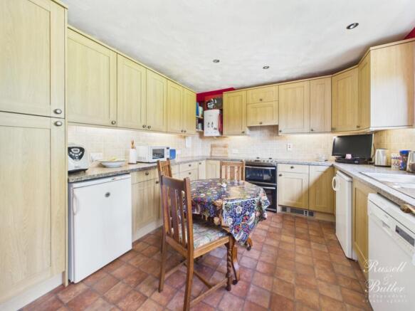 CAM02127G0-PR0393-STILL005