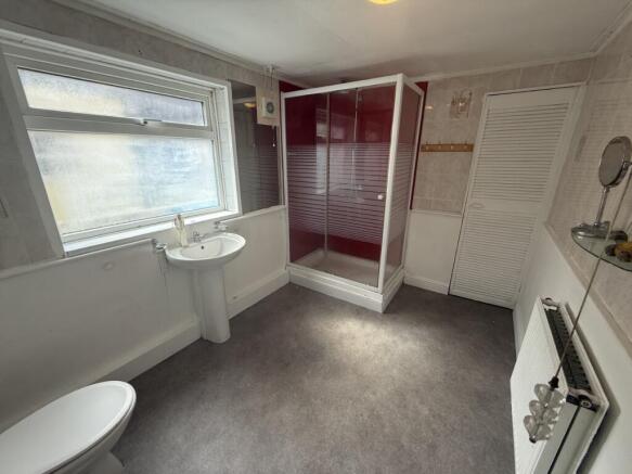 5 bed Semi-Detached for sale Image 4