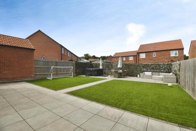 4 bed Detached for sale Image 4