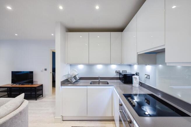 3 Lakeside Drive, London, NW10 photo 4