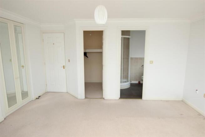 4 bed Detached for sale Image 11