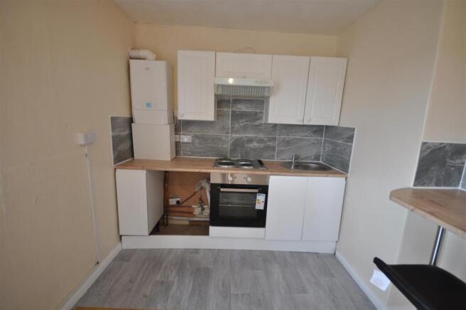 2 bed Apartment to rent Image 3