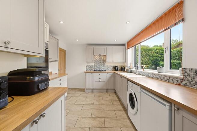 Totternhoe Road, Dunstable, Bedfordshire, LU6 photo 5