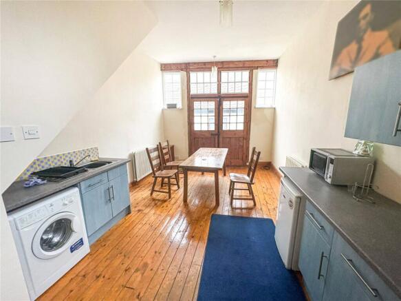 3 bed Apartment for sale Image 11