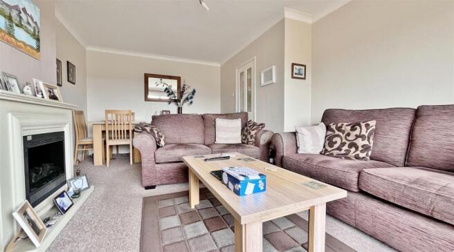 Lounge/Dining Room