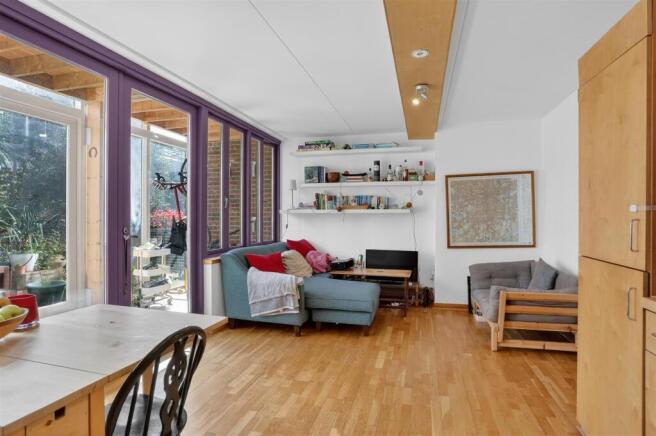 1676490665 - 7 Helios Road, SM7 - 8.jpg