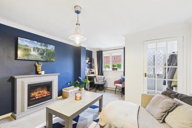 CAM04201G0-PR0138-STILL002