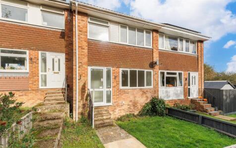 CHAIN FREE IN A POPULAR RESIDENTIAL AREA - Fraser Close, Cowes