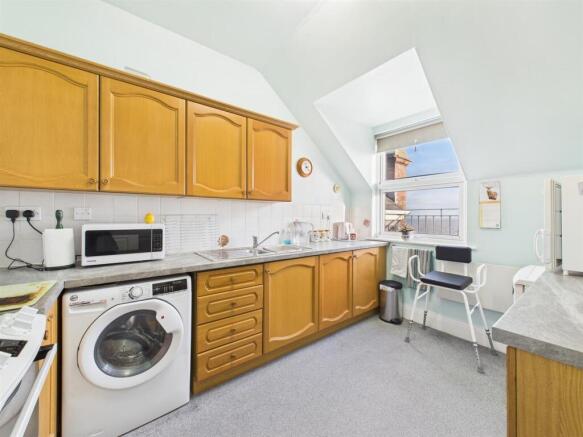 2 bed Flat for sale Image 6