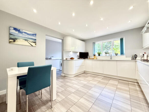 Oakhurst Road, West Moors, Ferndown, Dorset, BH22 photo 4