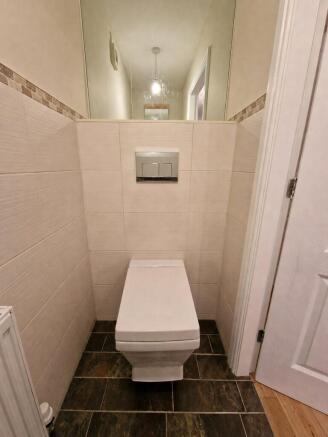 4 bed Detached to rent Image 3