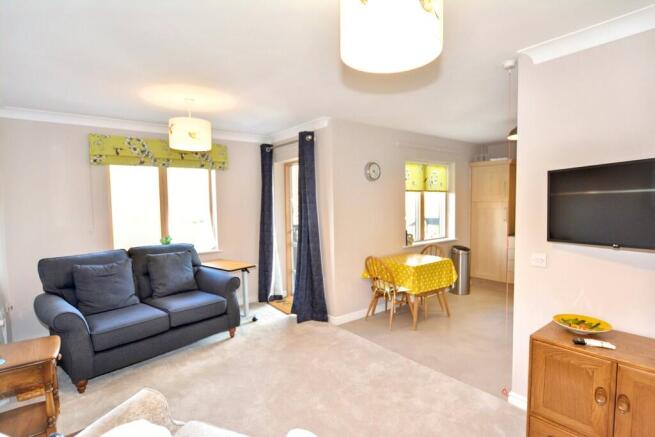 Lounge-Dining Are...