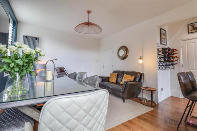 6 bed Semi-Detached for sale Image 8