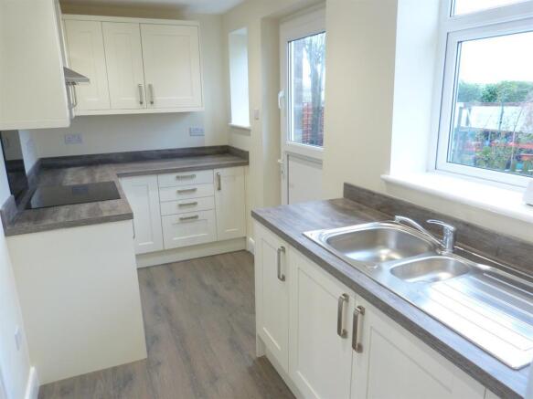 FITTED KITCHEN IMAGE TWO