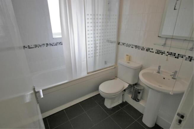 4 bed Terraced to rent Image 7