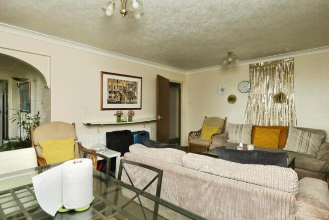 3 bed Flat for sale Image 7
