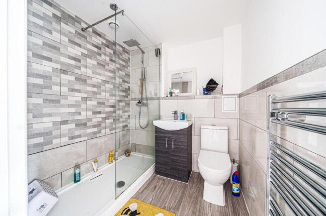 Davidson Frost-Wellings, DFW, Luton, Shower Room.j