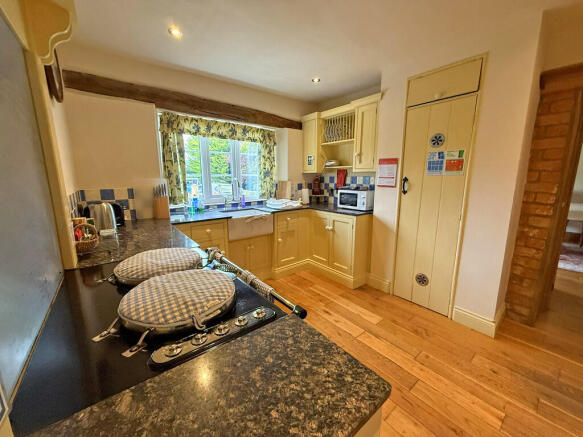 4 bed Semi-Detached for sale Image 5