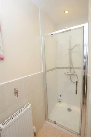 EN SUITE SHOWER ROOM